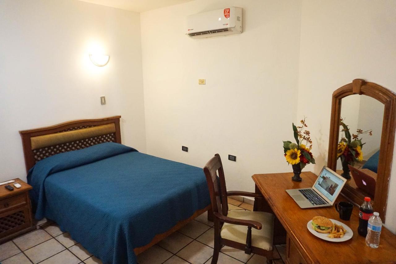 Hotel Las Fuentes Los Mochis Buitenkant foto