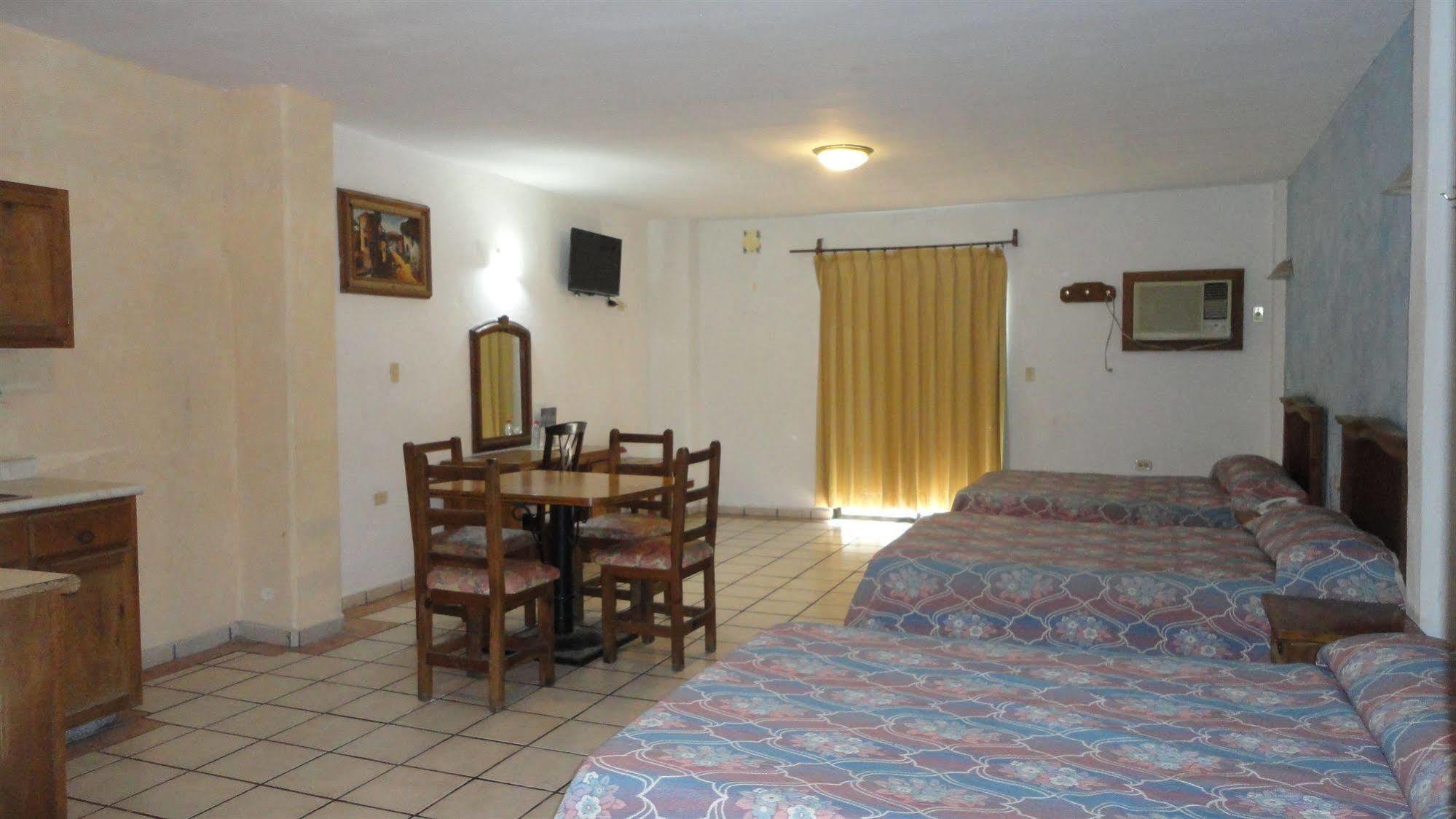 Hotel Las Fuentes Los Mochis Buitenkant foto