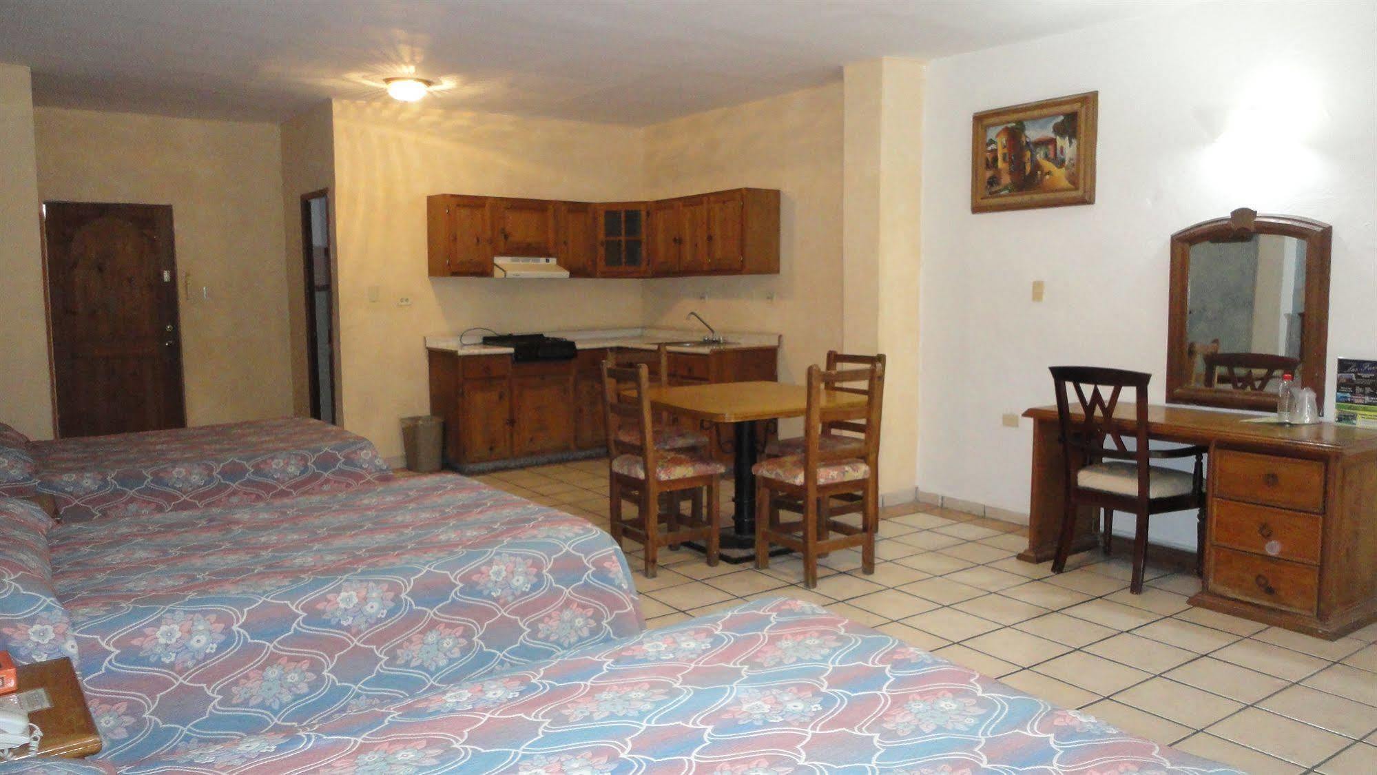 Hotel Las Fuentes Los Mochis Buitenkant foto