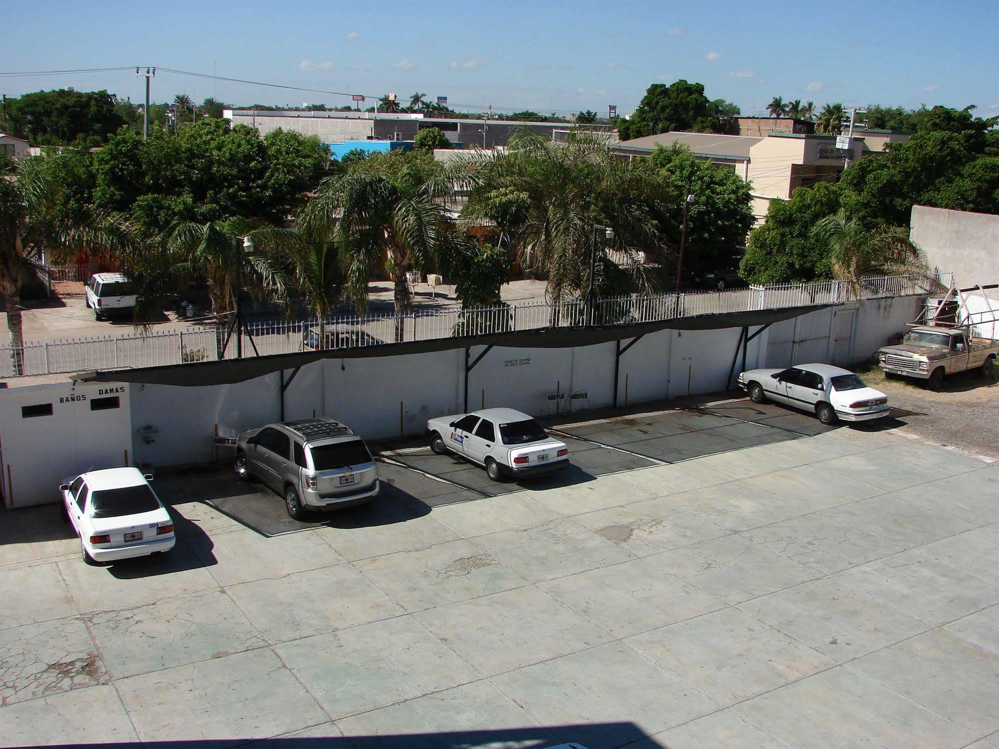 Hotel Las Fuentes Los Mochis Buitenkant foto